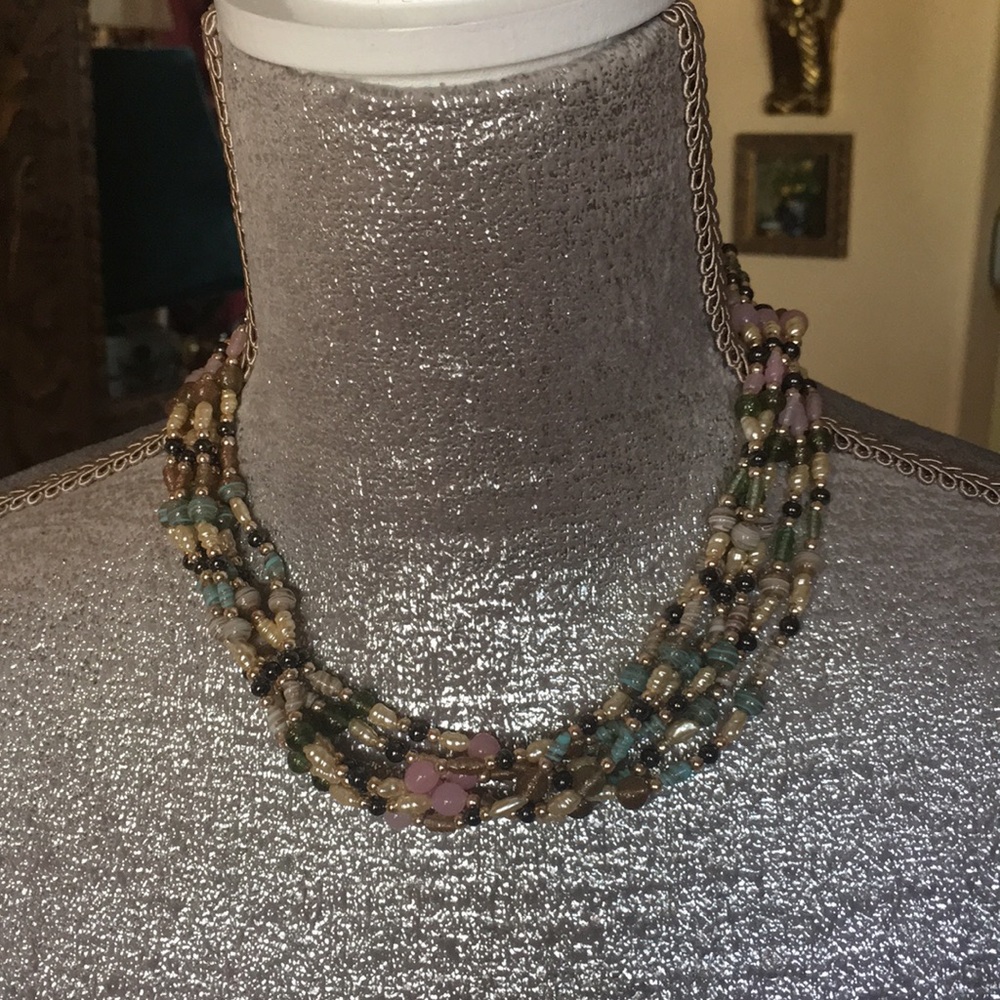 BEATIFULL VINTAGE MULTI COLORED STONES NECKLACE.